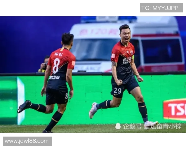 广州羽毛球队与深圳羽毛球队赛后复盘分析比赛节奏与战术对比