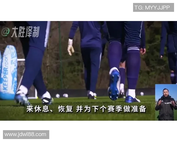 足球明星休赛期的可爱瞬间揭秘让我们一起感受他们的另一面魅力 足球明星休赛期的可爱瞬间揭秘让我们一起感受他们的另一面魅力