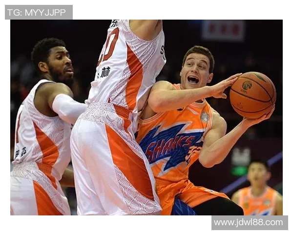 上海篮球队在联赛中的技术表现分析与未来展望 上海篮球队在联赛中的技术表现分析与未来展望