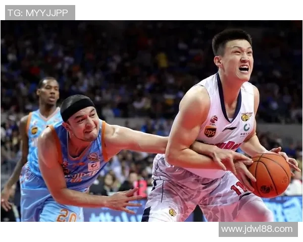 深圳篮球队在城市联赛中的灵活性展现与战术解析 深圳篮球队在城市联赛中的灵活性展现与战术解析