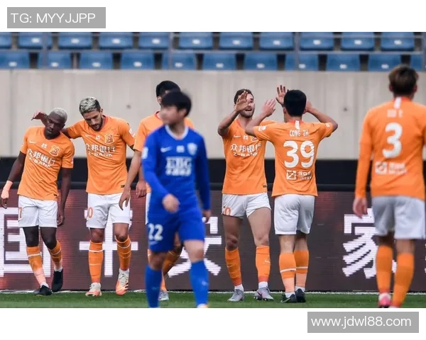 武汉足球队战术变革引发热议球迷热盼新赛季精彩表现与战术创新